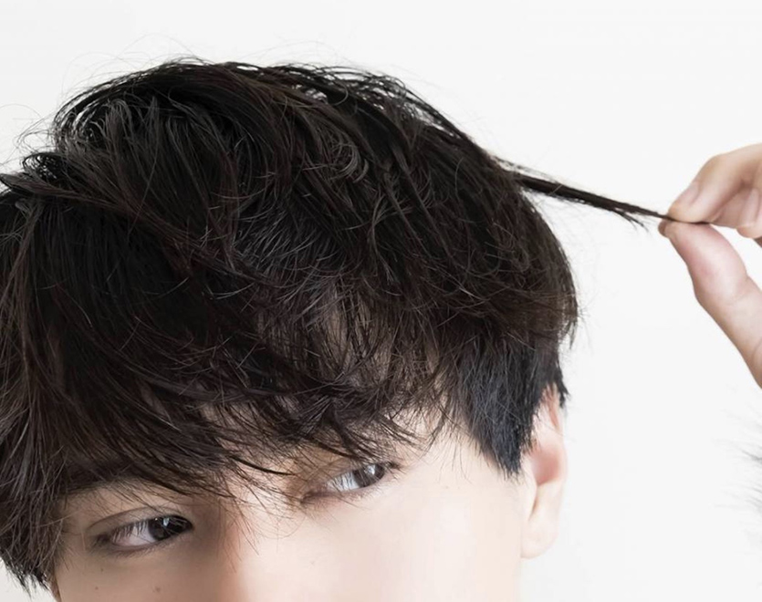 くせ毛はもともとパサつきやすく、広がりやすい髪質