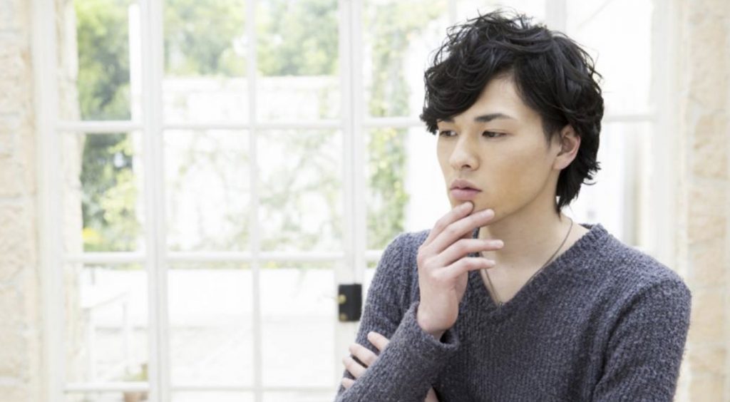 ワックスなしでもセットしやすいメンズの髪型について解説していきます。